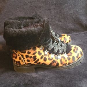 Cheetah print boot's